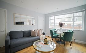 Art-Deco Apartment In Very Popular Chelsea Area